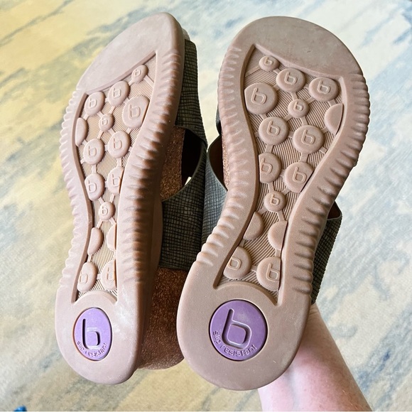 Bionica Gray and Tan Sandals - Picture 5 of 10